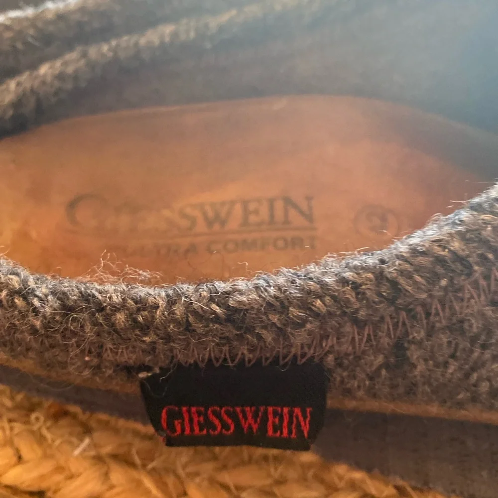 Geisswein Mens Merino Wool slip on hand soled clogs. Gray wool size 42 EU US‎ 9